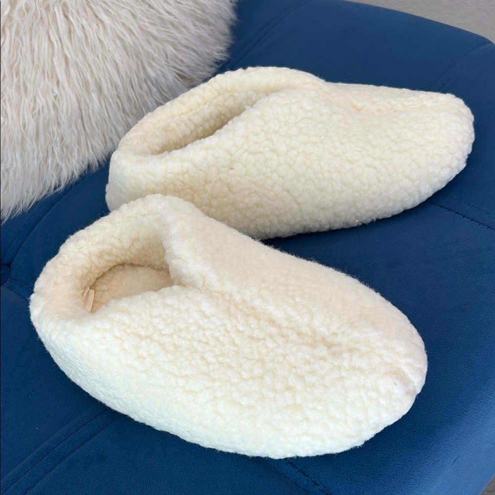 Victoria's Secret Cream Fleece Slippers